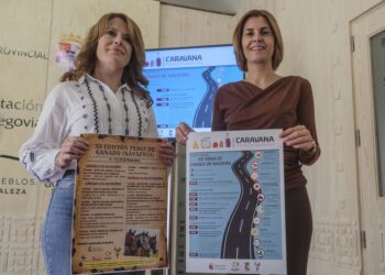 Presentados los actos de la 54 edición de la Feria del Ganado de Navafría 6 La alcaldesa de Navafría, Jennifer Berzal (i) junto a Magdalena Rodríguez./ DIPUTACIÓN