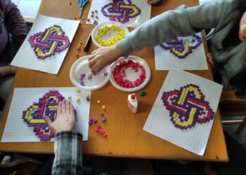 Foto de archivo. Actividad organizada por el Aula Arqueológica de Aguilafuente centrada en los mosaicos (FOTO: ICAL)
