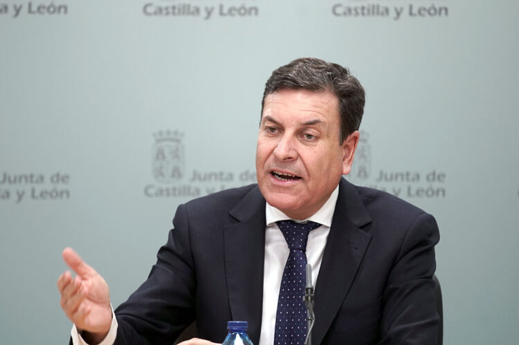 Carlos Fernández Carriedo durante la rueda de prensa posterior al Consejo de Gobierno de este jueves. / Rubén Cacho