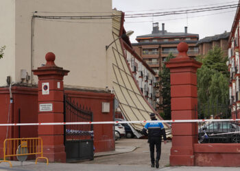 Desprendimiento de un tejado en Valladolid. / Miriam Chacón