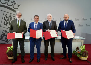 Firma del protocolo general de actuación en materia de simplificación administrativa. / Leticia Pérez