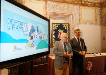 Gonzalo Santonja presenta las II Jornadas de Deporte en Familia. / Miriam Chacón