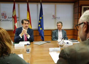 Juan Carlos Suárez-Quiñones presenta la nueva convocatoria a sindicatos y patronal. / Rubén Cacho