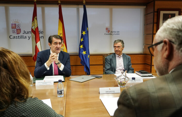 Juan Carlos Suárez-Quiñones presenta la nueva convocatoria a sindicatos y patronal. / Rubén Cacho