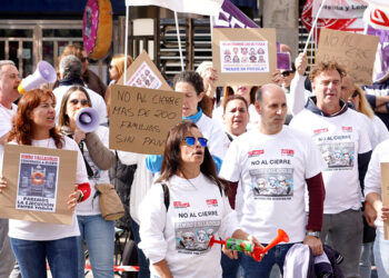 Primera jornada de huelga en la planta de Bimbo de Valladolid. / Miriam Chacón