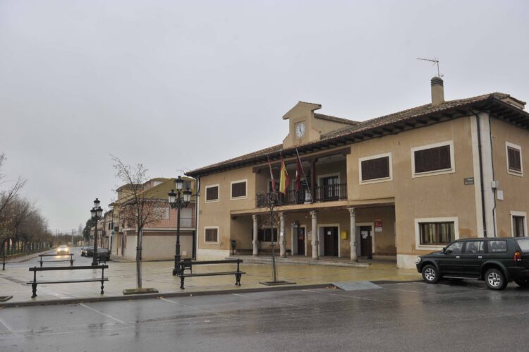 Fachada del Ayuntamiento de Escalona del Prado / KAMARERO