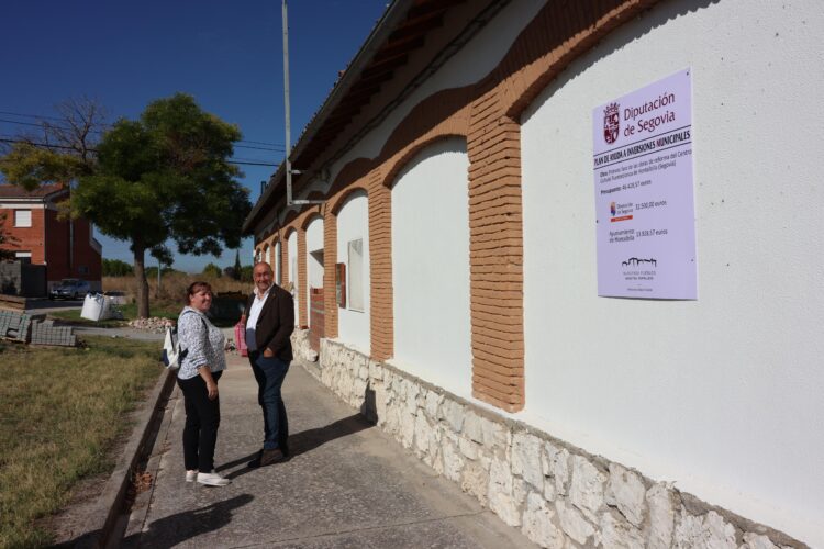 De Vicente recorre el pueblo de Hontalbilla / DIPUTACIÓN DE SEGOVIA