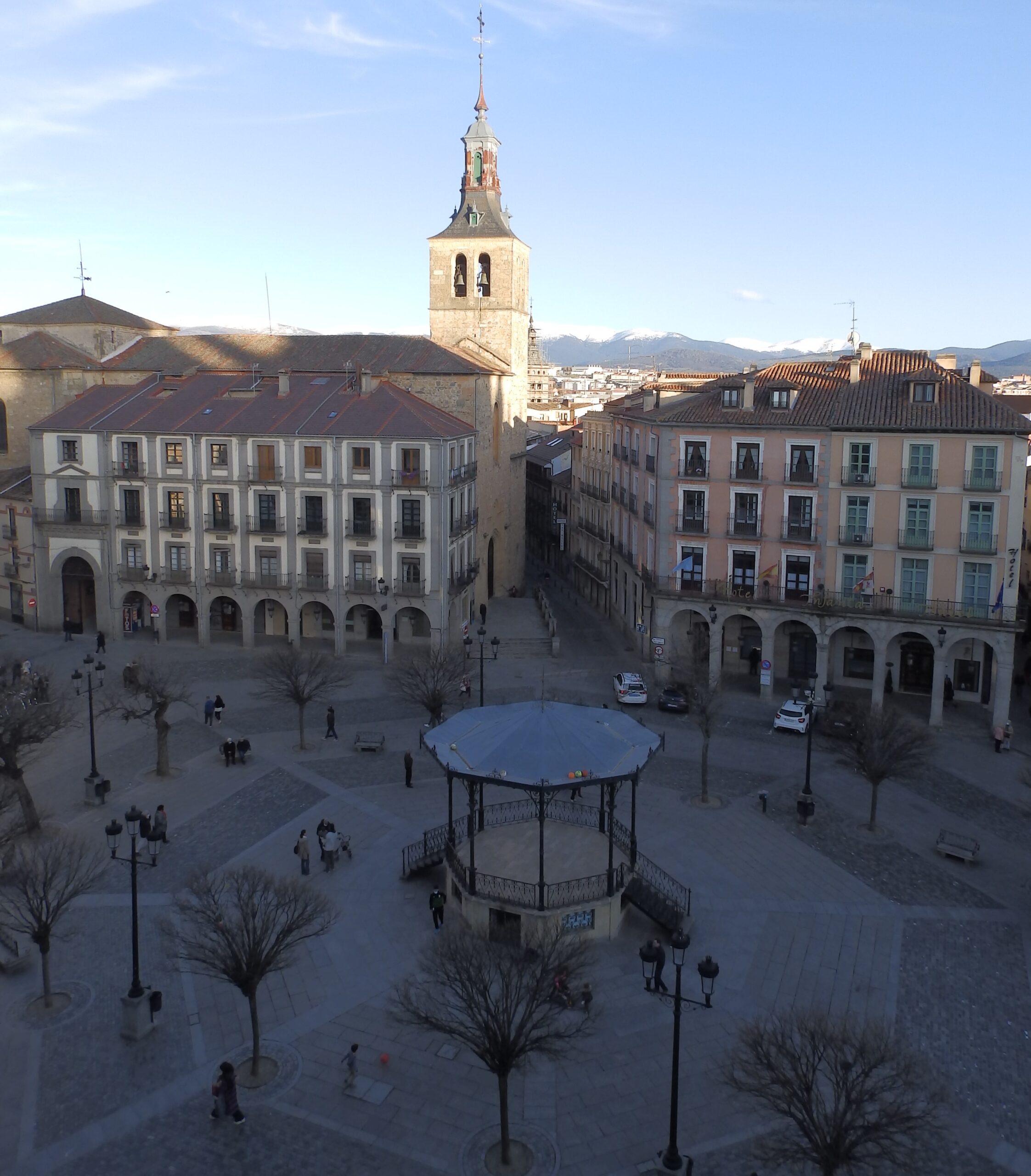 Isabel I, una mujer revolucionaria por tierra y por mar 3 La Real iglesia de San Miguel y el espacio urbano donde se encontraba la antigua.Castilla. Carlos Muñoz de Pablos. Patronato del Alcázar de Segovia.