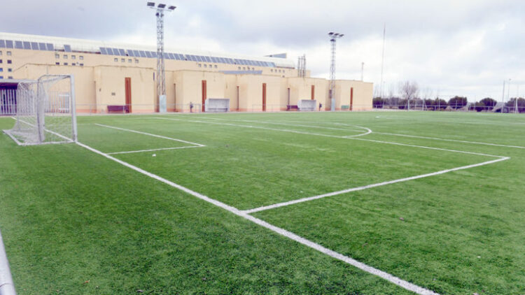 Medio millón de euros para la pista del barrio de San Lorenzo y el Anexo de F-7 1 Vista parcial del campo Anexo de Fútbol 7./ KAMARERO