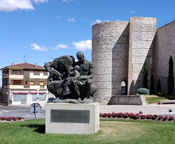 Hermanitos de leche. Copia en bronce. Cuéllar.