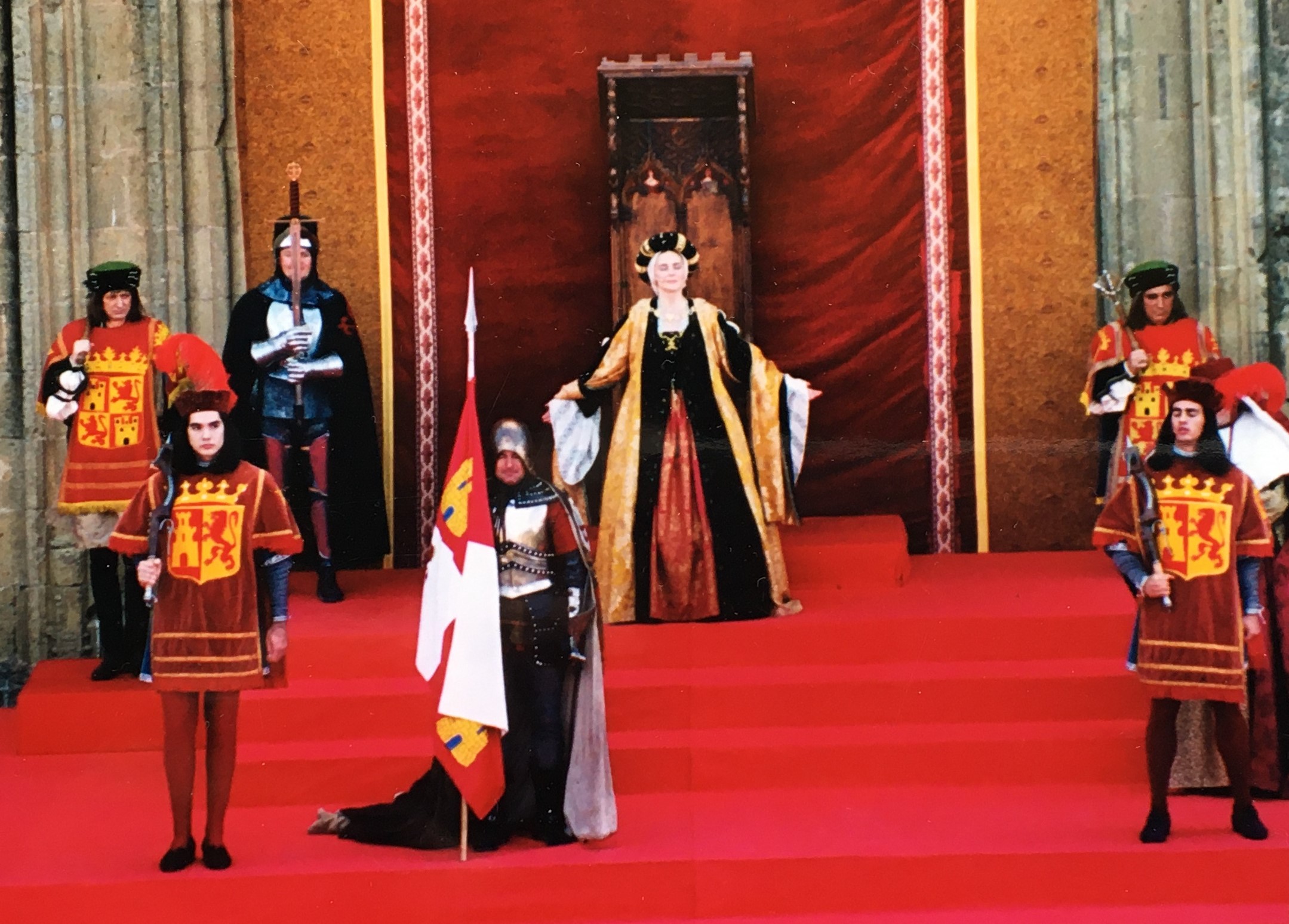 Isabel I, una mujer revolucionaria por tierra y por mar 4 Recreación histórica de la proclamación de Isabel, año 2004.