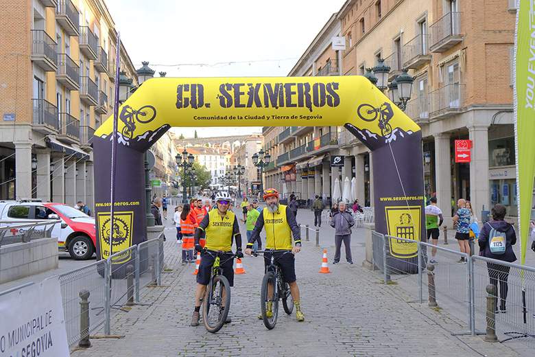 Galería de fotos de la XIII Carrera y marcha solidaria de Caja Rural contra el cáncer 9 54080247796 17db434ec1 k