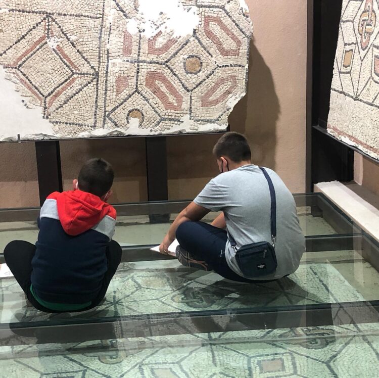 El Aula Arquológica de Aguilafuente celebra el XXIII aniversario de su apertura 1 Actividad para escolares / AULA ARQUEOLÓGICA DE AGUILAFUENTE