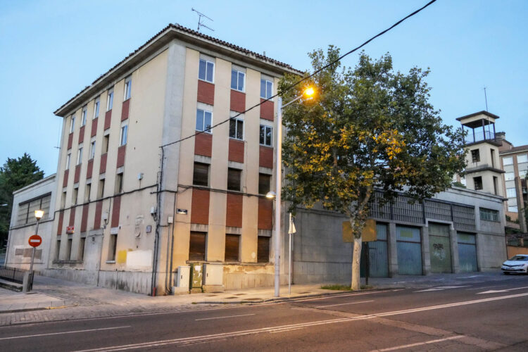 Nueva modificación presupuestaria para la demolición del antiguo Parque de Bomberos 1 Antiguo edificio del Parque de Bomberos, en la avenida Padre Claret. / EL ADELANTADO
