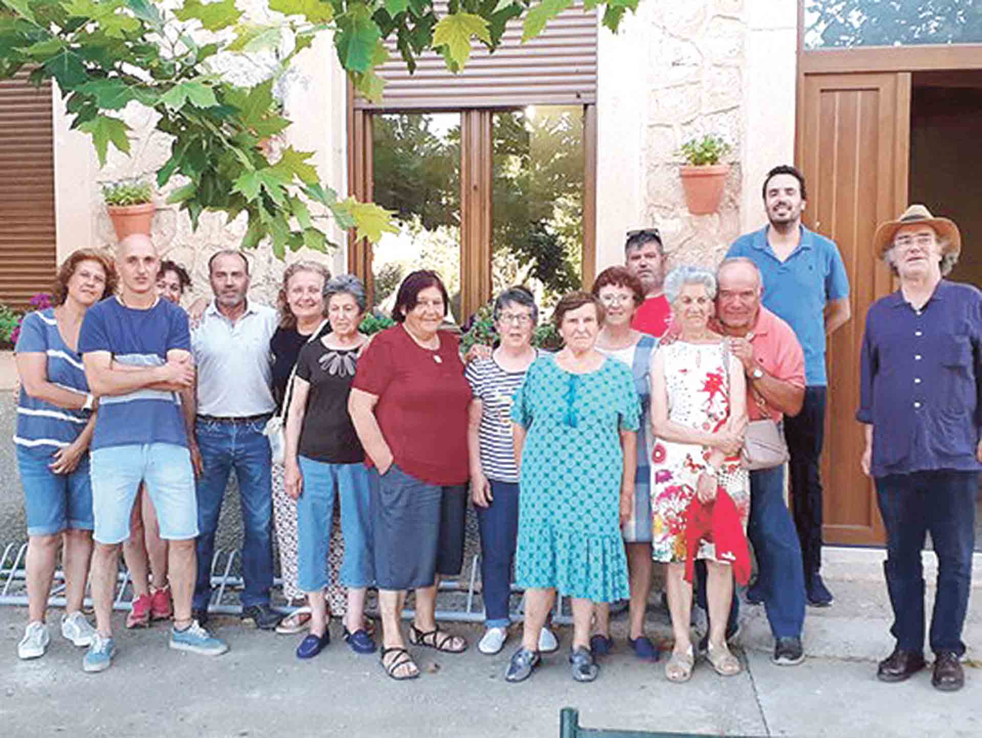 El Acueducto del Saber cumple dos años de andadura 2 Asistentes a una charla en Cilleruelo de San Mamés, con 36 habitantes censados en 2023. / Archivo fotográfico El Acueducto del Saber