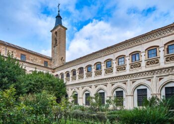 Jardín del claustro / Víctor Gibello