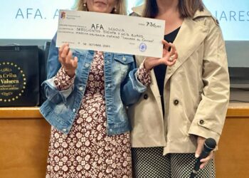 Acto de entrega del cheque a AFA Segovia / AYUNTAMIENTO DE ESPIRDO