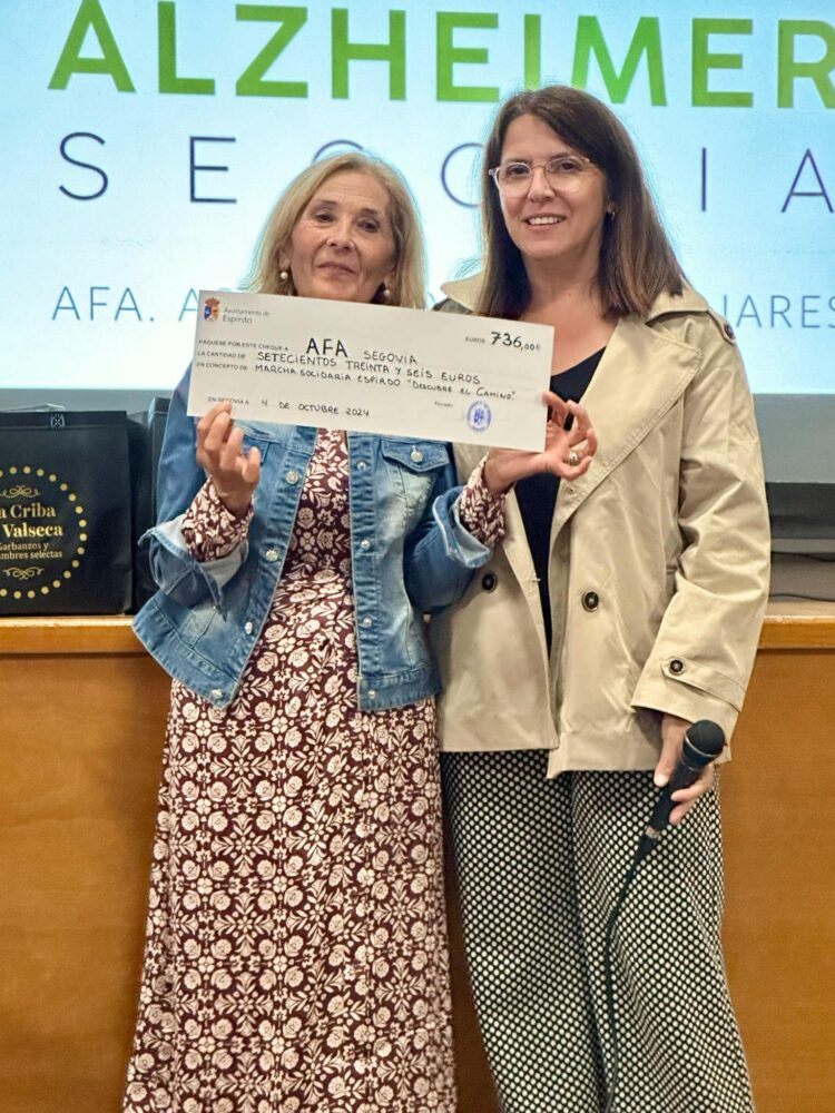 Acto de entrega del cheque a AFA Segovia / AYUNTAMIENTO DE ESPIRDO