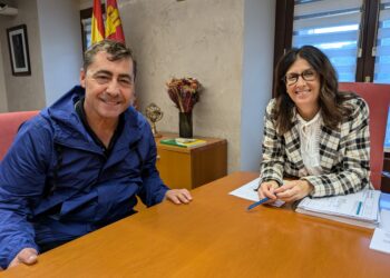 El alcalde y la delegada durante la reunión.