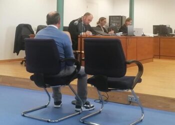 El acusado en el juicio.