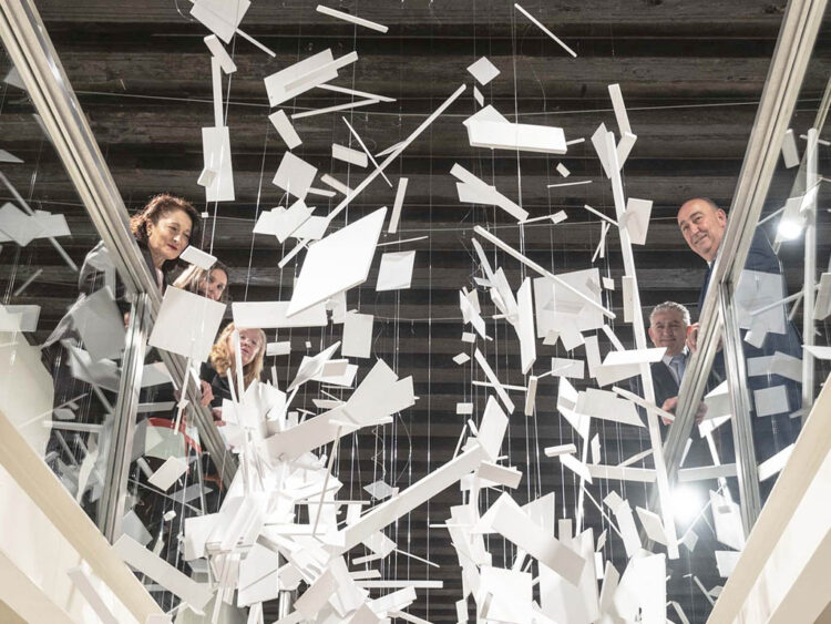 Pilar Martín, Ana Doldán, Margarita Aizpuru, José María Bravo y Miguel Ángel de Vicente en la inauguración de la exposición de la segoviana Fuencisla Francés en el Museo 'Esteban Vicente'. / KAMARERO