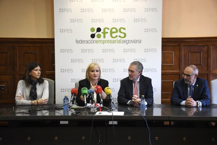 Momento de la intervención de Leticia García, consejera de Industria, Comercio y Empleo ante los medios de comunicación / Nacho Valverde - ICAL