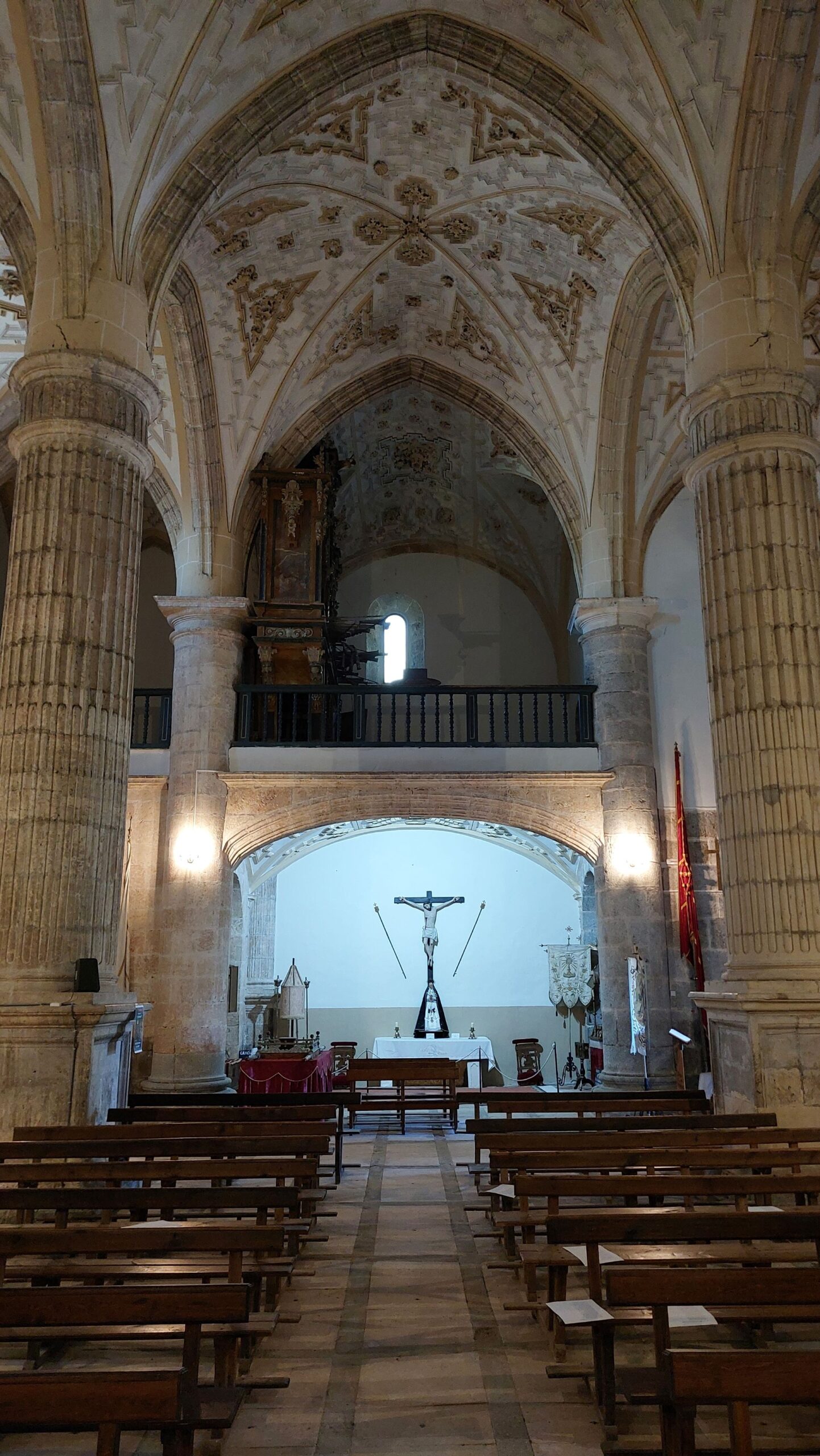 Las joyas de Paradinas (II): la iglesia parroquial de Nuestra Señora de la Asunción 5 Nave central de la iglesia desde la capilla mayor a los pies. Al fondo el coro.