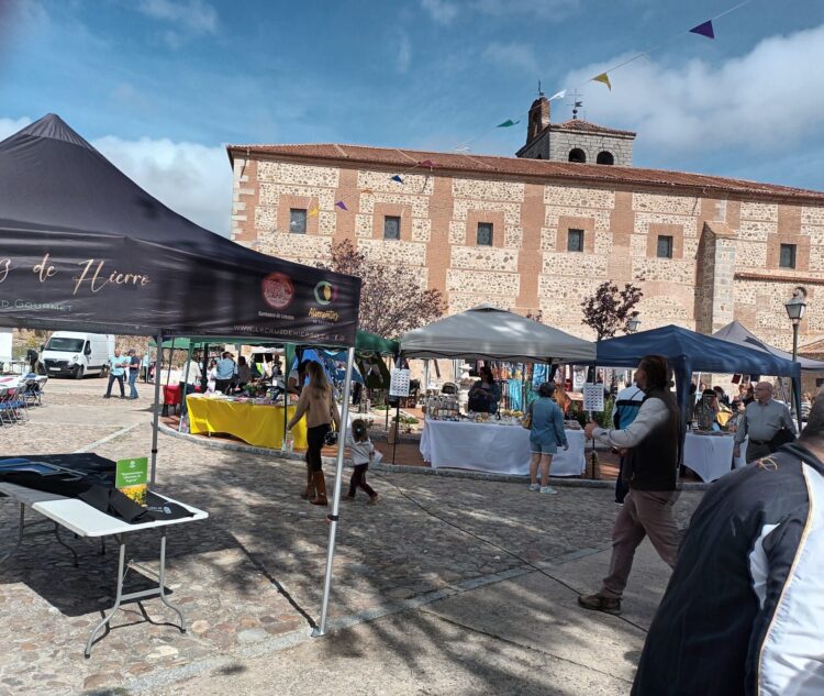 Actividades para todos en la Feria del Garbanzo 1 Los puestos ultimando los detalles para la jornada.