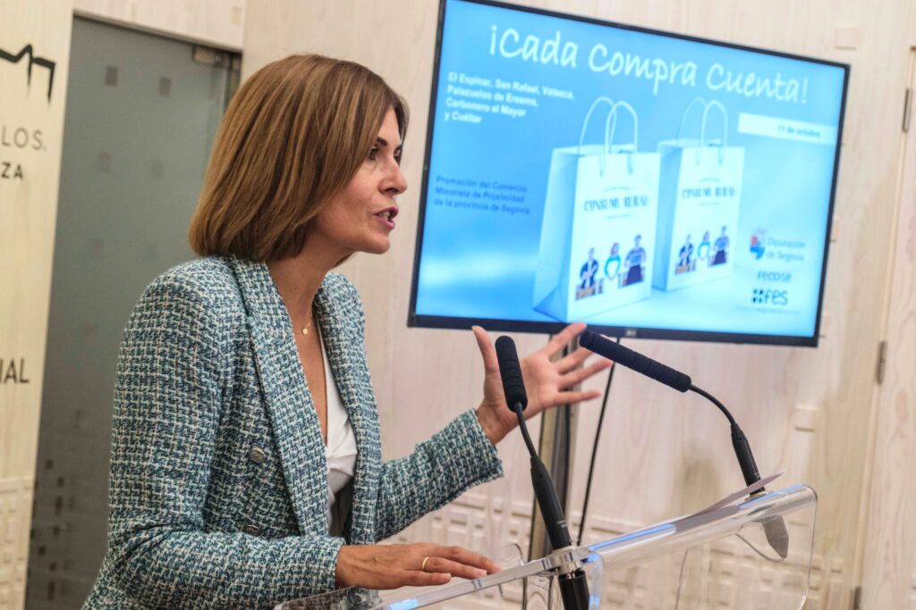 Diputación y FECOSE impulsan el comercio local en la provincia de Segovia 2 La diputada Magdalena Rodríguez durante la presentación / Diputación