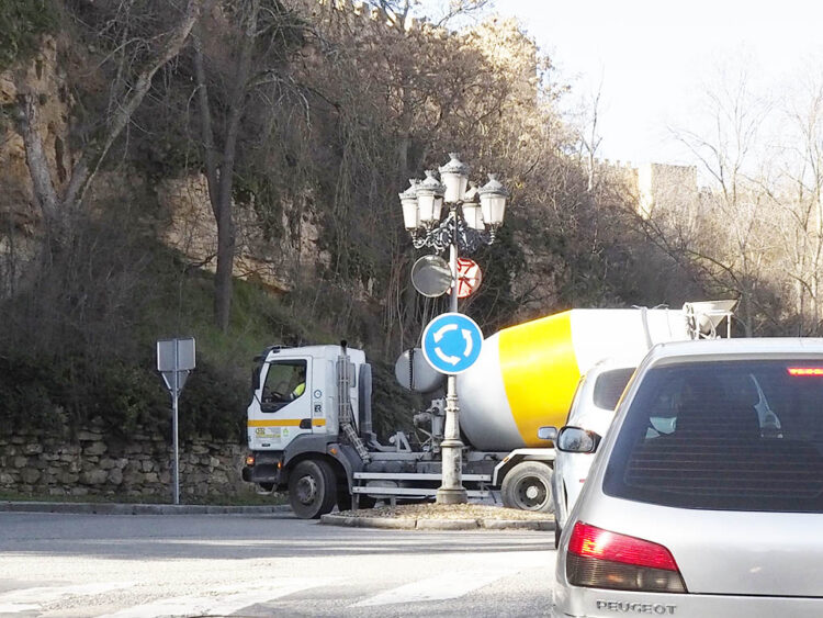 Hormigonera, en el paseo Santo Domingo de Guzmán. / KAMARERO