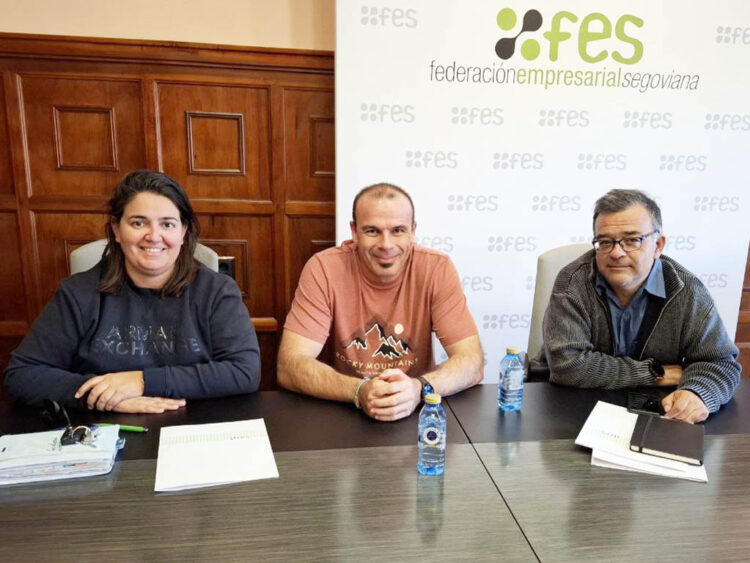 Mónica Gómez, Sergio Casas, y Juan Carlos Sánchez, Junta Directiva APAE