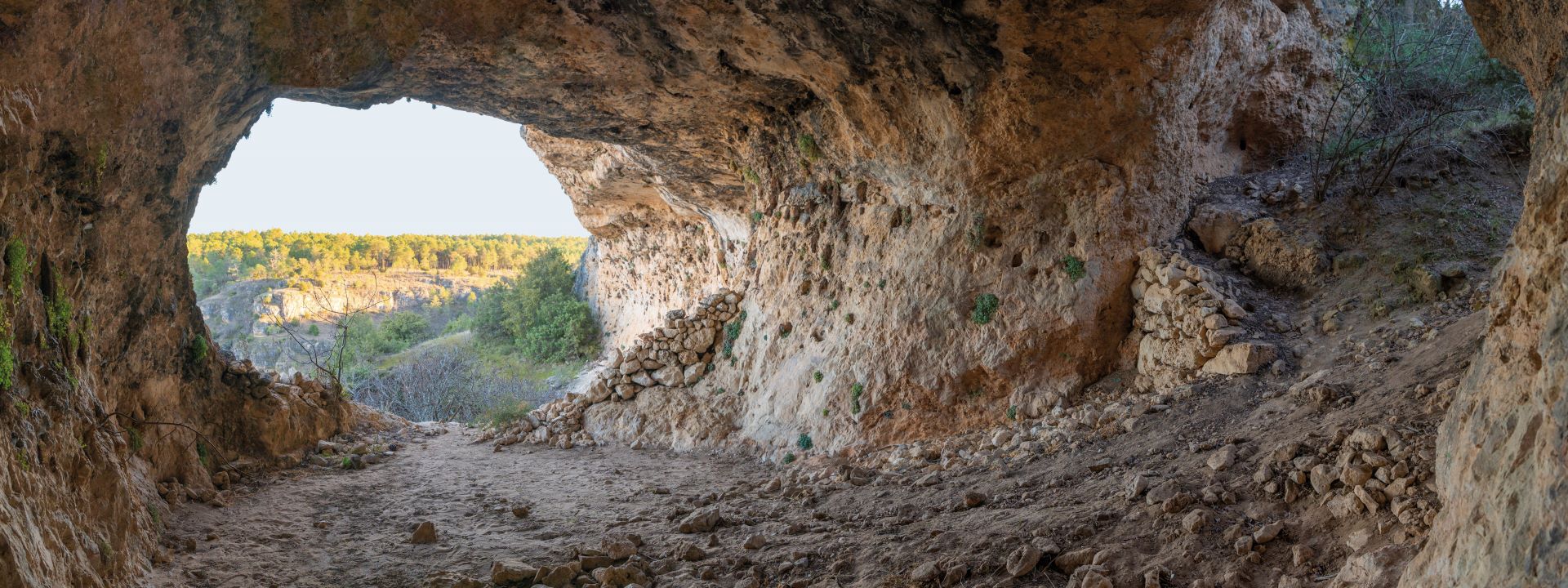 La Cueva rota.