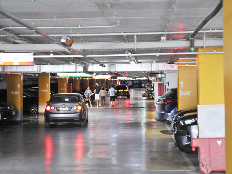 La empresa Empark asume la concesión del parking de Padre Claret 1 Parking de la avenida Padre Claret, en Segovia. / KAMARERO