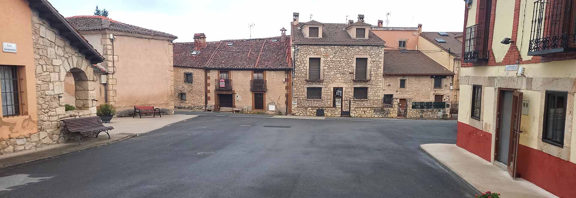 Sobre el acceso a Sigueruelo 2 Plaza de Sigueruelo 01