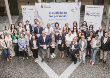 Presentación de la guía de entidades sociales en la Diputación. / KAMARERO