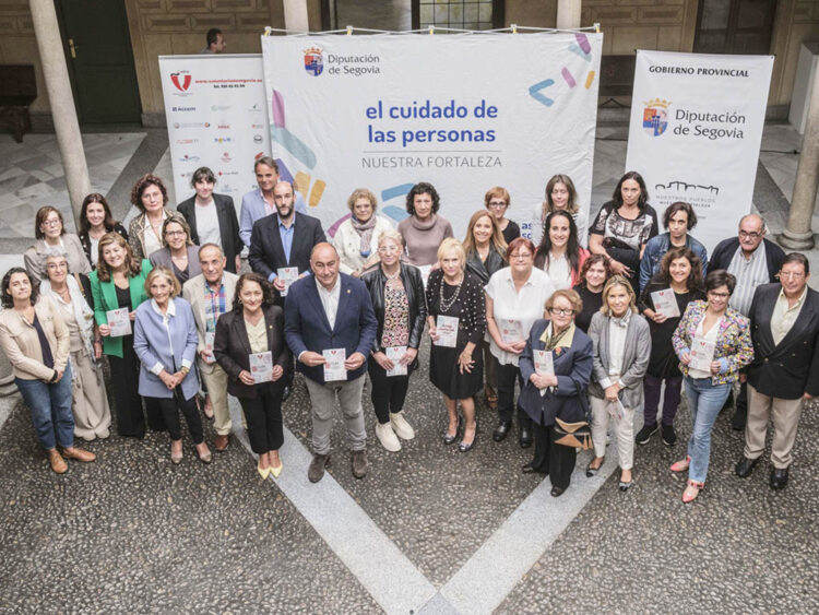 Presentación de la guía de entidades sociales en la Diputación. / KAMARERO