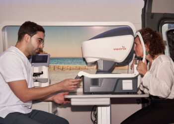 Unidad móvil de exploraciones optométricas / E.A.