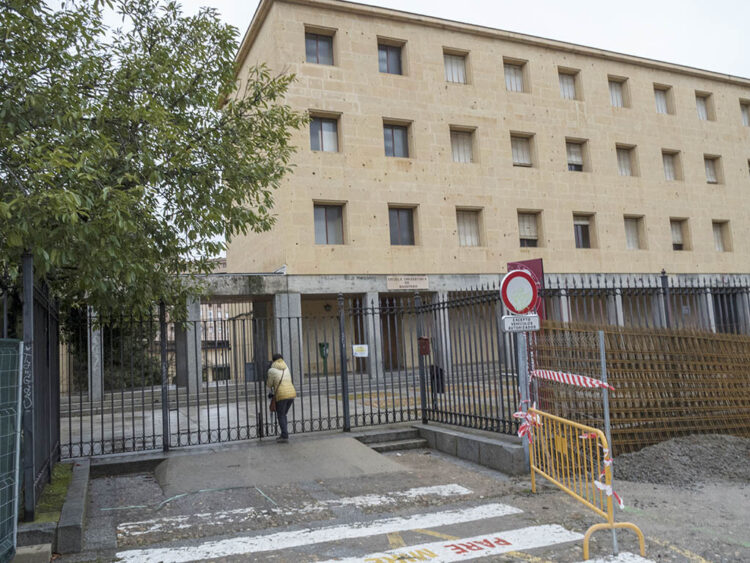 Nuevo paso en la rehabilitación del edificio ‘Santiago Hidalgo’ para la facultad de Enfermería 1 Edificio ‘Santiago Hidalgo’, en la plaza Colmenares. / KAMARERO