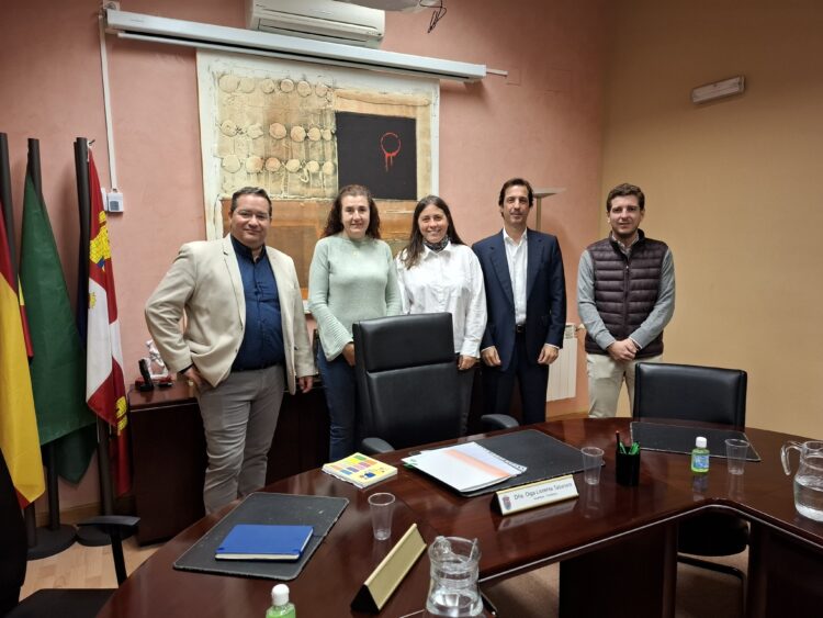 Reunión entre Asepinval y el Ayuntamiento de Valverde del Majano / FES