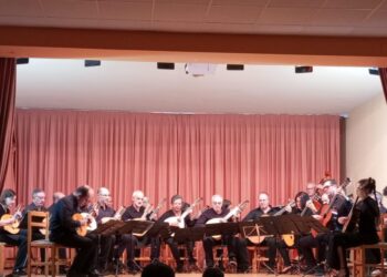 Actuación de la orquesta ‘Cuerda Para Rato’ / LOURDES MATARRANZ