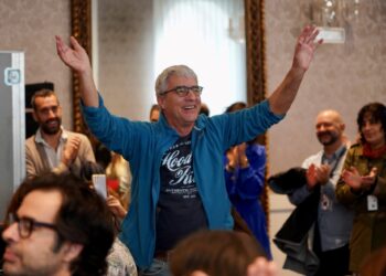 El director francés, tras recibir la noticia del fallo del Jurado que le concedía la Espiga de Oro./ ICAL