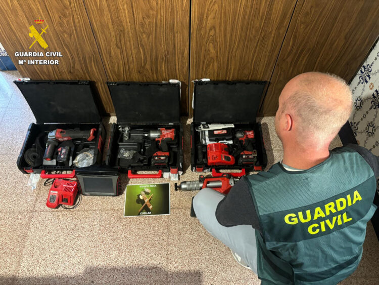 Detenido un hombre por hurto en una explotación agrícola de Olombrada 1 Objetos sustraídos / GUARDIA CIVIL
