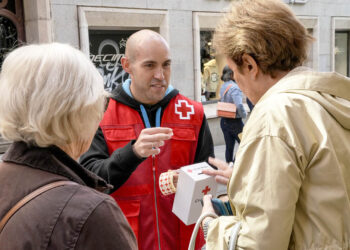 Día de la banderita de Cruz Roja. / EL ADELANTADO