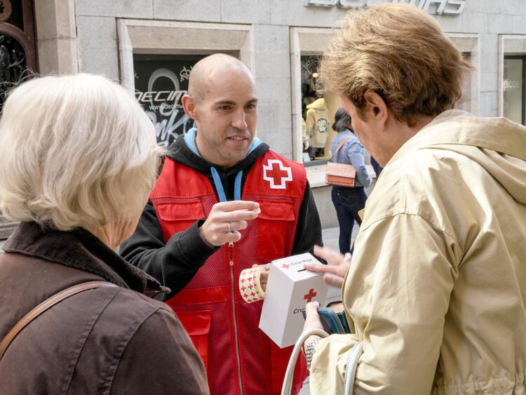 Día de la banderita de Cruz Roja. / EL ADELANTADO