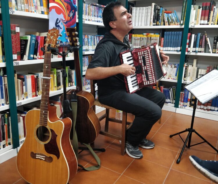 Actuación de Jesús Parra en Fuentepelayo / JUAN CRUZ SERRANO