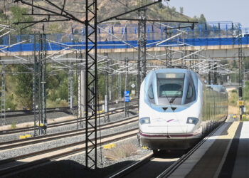 El hombre tenía una pierna atrapada entre locomotora y raíl.