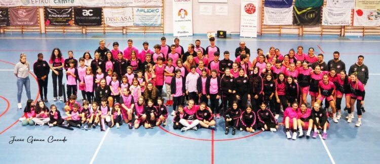Foto de familia de los conjuntos de Spordeporte que compiten en ligas federadas en el curso 24/25. / JESÚS GÓMEZ CASADO