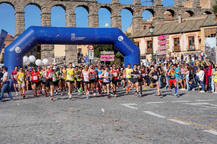 Salida de la última edición de la Media Maratón Ciudad de Segovia./ E.A.