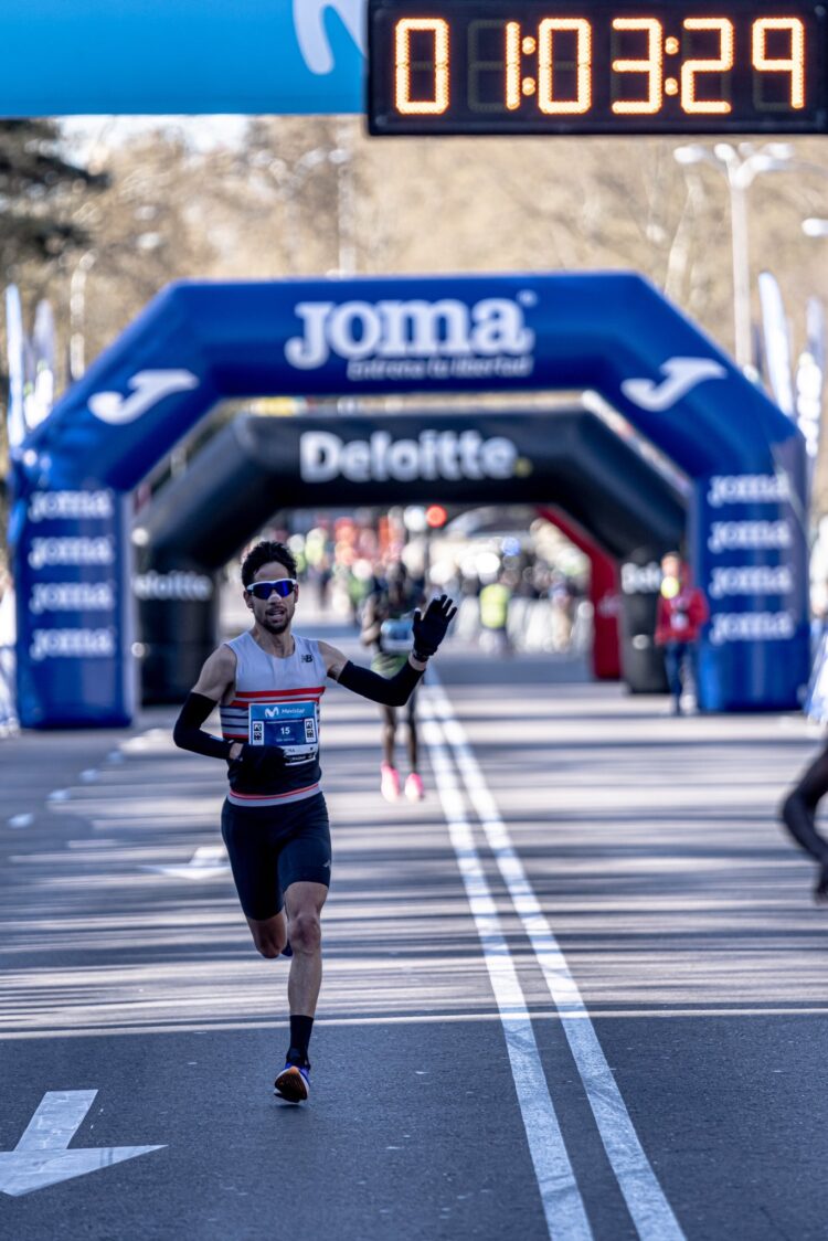 Javi Guerra, entrando en la meta en una carrera anterior./ E.A.