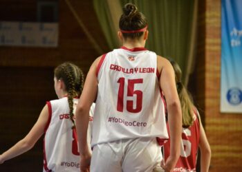 Una jugadora de la Selección de baloncesto de Castilla y León./ FBCYL